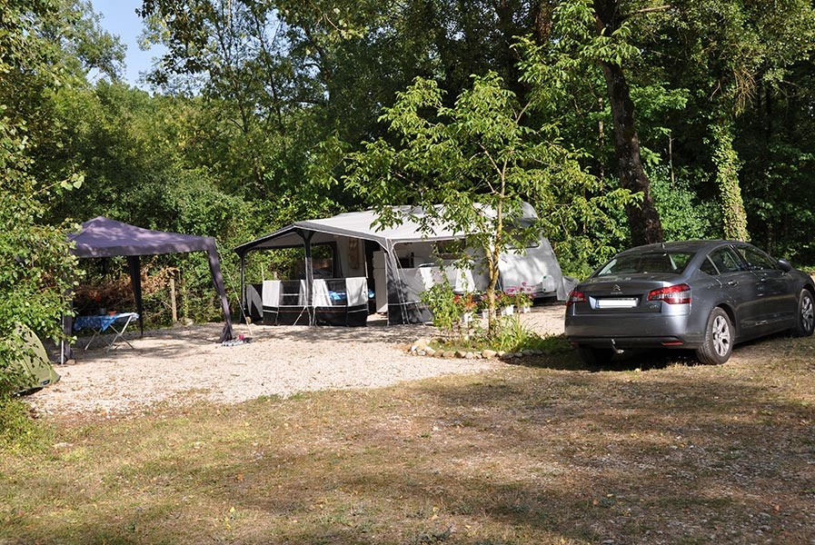 a-camping-location-la-riviere-d-ain